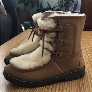 UGG Mukluk Revival Size 6